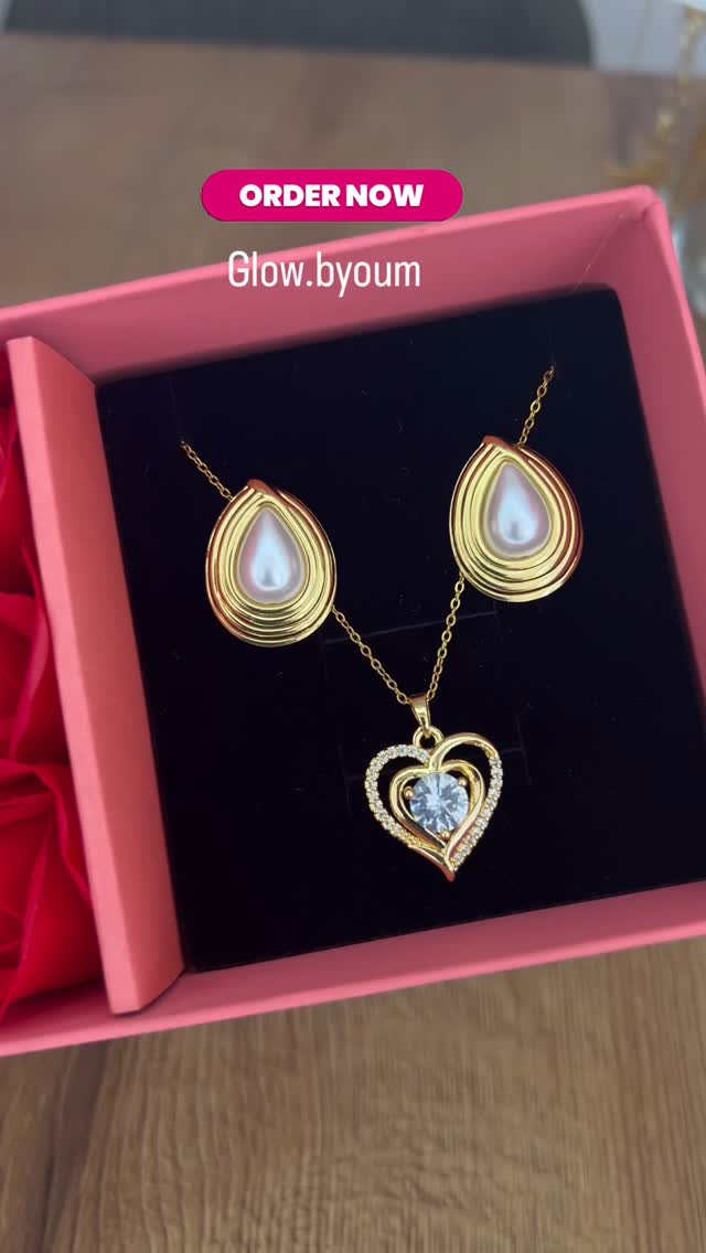 Des bijoux qui subliment chaque style ✨
Élégants, raffinés et intemporels, nos ensembles en acier inoxydable sont pensés pour briller au quotidien comme lors des grandes occasions 💛#GlowByOum
#BijouxFemme
#AcierInoxydable
#BijouxChic
#StyleFéminin
IdéeCadeau
BijouxDorés
GlowJewelry
EleganceAuQuotidien