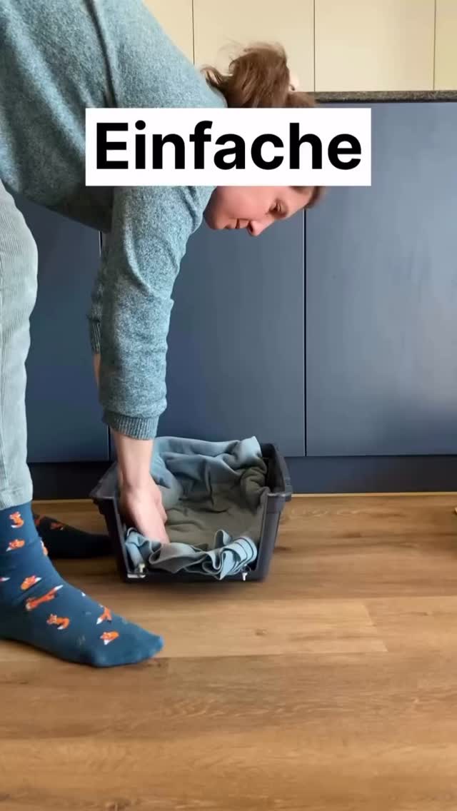 Morgen, 5. Januar, eröffnen wir! 🥳 Damit auch der Transport zur Katzen-Ärztin möglichst stressfrei gelingt, haben wir ein paar Tipps für euch. Kater Kiki hat diesen Sonntagnachmittag super mitgemacht beim Futterspiel im Katzenböxli. Dass er für eine Pfote auf die Hand ein kleines Goodie bekommt, kennt er aus dem Clicker-Training. Das Spiel gefällt ihm aus naheliegenden Gründen sehr gut. 😽 So wird das Böxli zu einem Wohlfühl-Ort, der mit positiven Erlebnissen verbunden ist. #katze #katzen #katzenliebe #solothurn