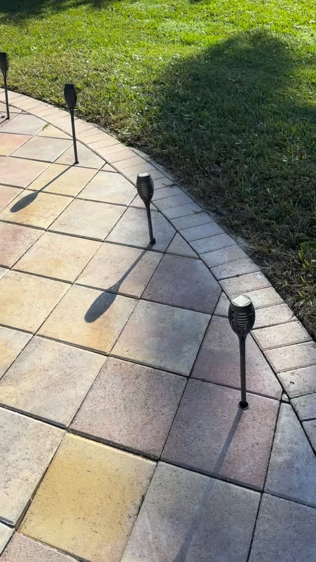 #softwashing #roofcleaning #pressurewashing #tnacleans #tnawedontplay call today for a free estimate 3053189961 www.tnacleans.com