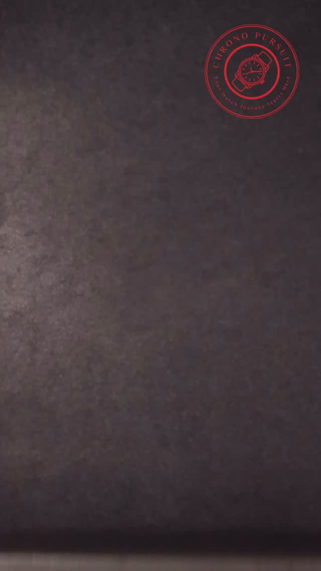 This is as close as you can get to a real prototype watch made for the U.S. Navy in the 1950’s 🤿🐟
@bulova released this re-issue in 2021 to commemorate a prototype diver’s watch they made specifically for U.S. Navy divers. Featuring the original case proportions (including a comically narrow 16mm band width by modern standards) and features, Bulova made an extremely faithful recreation of a classic design that delivers a ton of value and specs for the price ☑️
Two features really stand out to me. The first is the moisture indicator at 6 o’clock (which is functional) and was necessary to alert a diver to water egress by changing color. The second feature is the push-click bezel which allows for secure bi-directional turning (which is usually a no-no on dive watches) by requiring the user to put downward pressure on the bezel before allowing it to turn in either direction. Both were original features on the prototype and are still very cool features to have on a modern dive watch 💪🏻👏🏻
⌚️: Bulova Archivr Mil-Ships-W-2181
#watchfam #bulova #unboxing