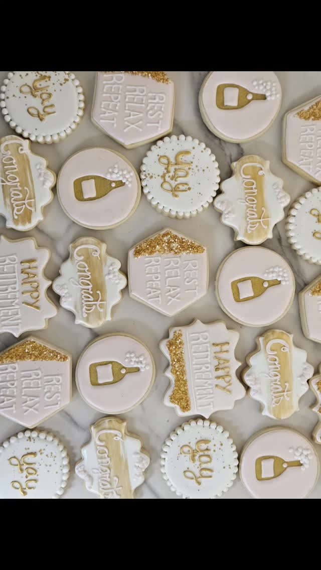New to the page or need a reminder of what I do..... part 1 custom decorated sugar cookies!!! Available for order for any occasion, Birthday, wedding, baby shower, bridal shower, graduation, holidays, appreciation gifts, you name it!!!
#smallbusiness #womanownedbusiness #customcookies #custombaker #shopsmallct