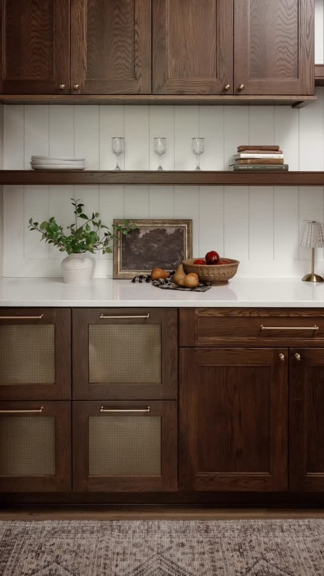 Who needs a pantry set up like this?
#pantry #perfection #homeinspo #homedesign #iowa #dreamhome #customhomebuilder #homeinspo #iowahomes #desmoines