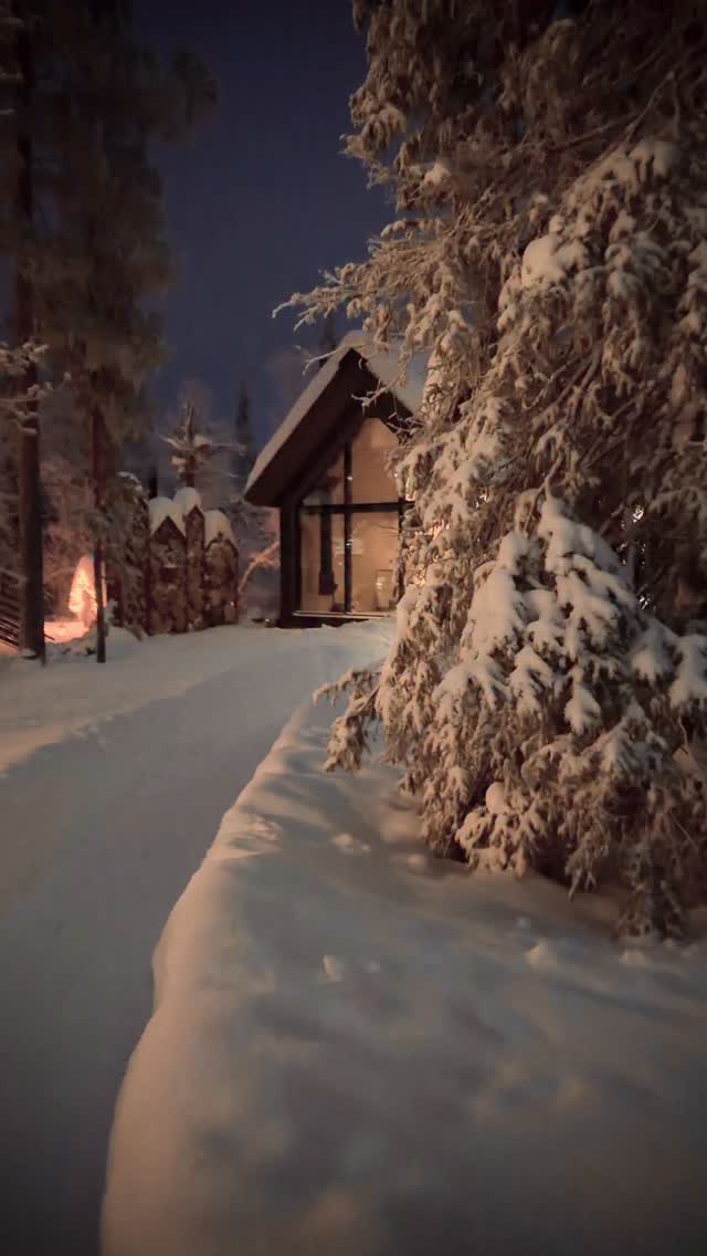 Paul and Gooseberry checking our new Orava cabin before next guests arrival tonight.
By the way, we will be sending our newsletter later today with a good news. Please remember to check your email😊
📍Levi Foxfires
Finnish Lapland
#visitlapland #snowytrees #wintercabin
