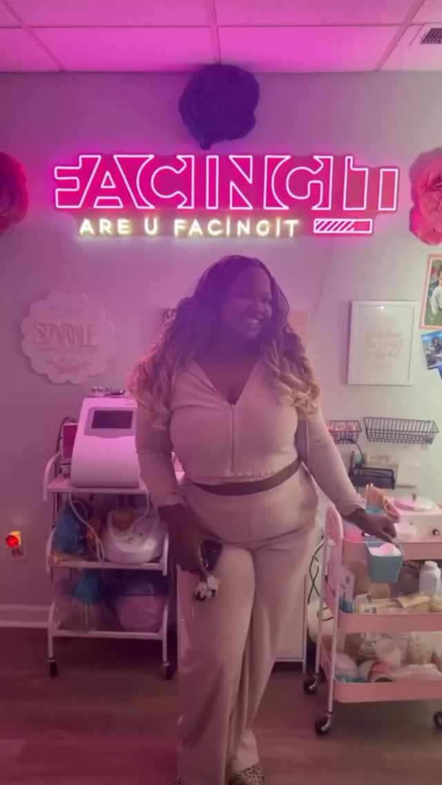 Facial, waxes ,body contouring ,sauna blanket, vaginal steams ..All of your self-care, body care, skin care healthcare, needs in one suite. Need help with skin correction? Or what about needing assistance with hair removal, ingrown hairs, black heads, wrinkles and cellulite smooth out ? Are you or someone you know going through menopause, or have natural yeast, or just want more moisture down there maybe try a vaginal Steam . Trying to loose weight but it’s just so hard to stay consistent try contouring your body and/or burning body fat!! Let me help you get rid of stubborn unwarranted fat cells. FacingIT is your place. Located in Eastpoint Georgia off of Washington Road we are appointment only so check out our website and book your appointment today.
#facials #atlanta #explorepage #facialatlanta #facingit