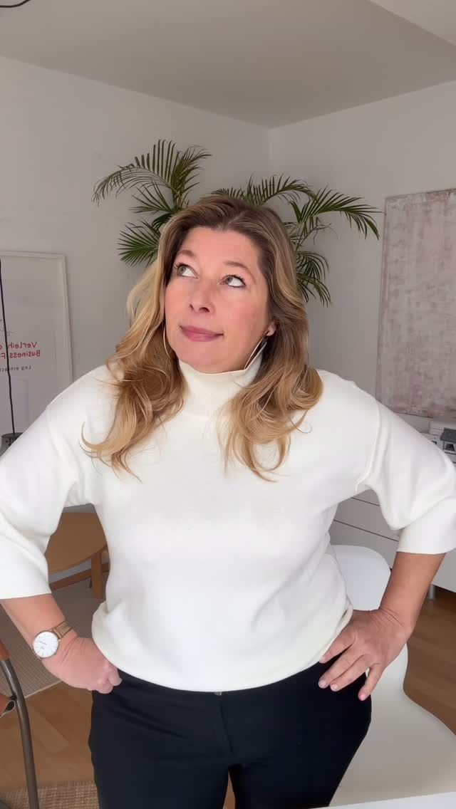 Kickstart für dein Business 2028 🚀
Du willst wissen,
• wo dein Business gerade wirklich steht
• was du lassen solltest
• und welcher nächste Schritt jetzt Sinn macht?
In meiner Kurzanalyse schauen wir in 90 Minuten genau dahin:
Strategie. Positionierung. Kommunikation. Wachstumspotenziale.
Kein Blabla.
Kein Standard-Framework.
Sondern ein ehrlicher Blick von außen.
Wenn du 2028 nicht einfach „weitermachen“,
sondern bewusst wachsen willst:
👉 hol dir deinen Kickstart.
🪽 Alles beginnt mit einer Idee