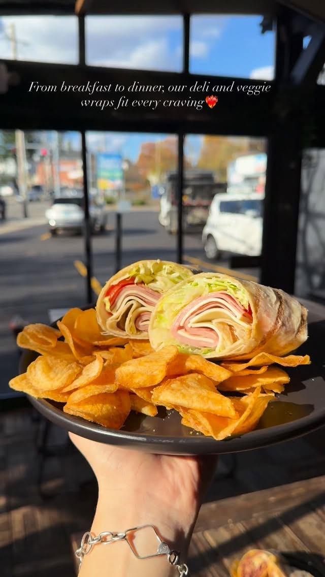 Perfect wraps for breakfast, lunch, or dinner deli or veggie, always fresh! 🤍