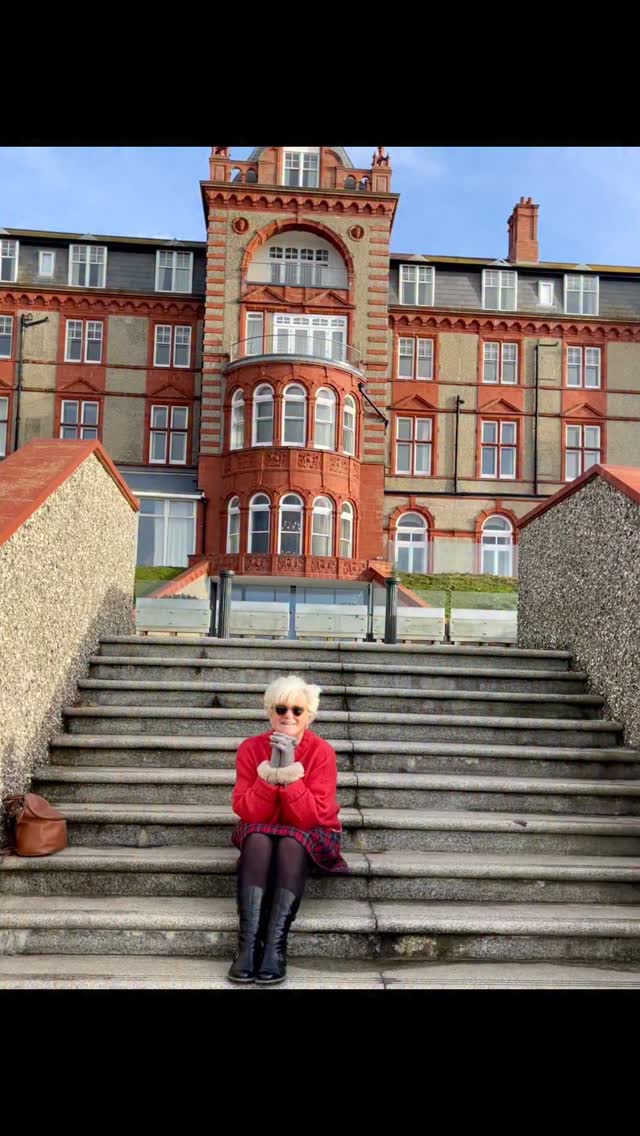 Gill & I called for coffee at The Headland Hotel. Famed for The Beatles visit during The Magical Mystery Tour in the 1960’s. 🤩
