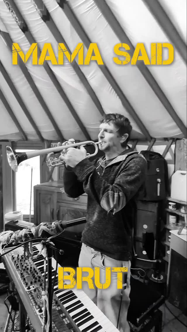 Par -13, Ma Said bien au chaud, allume un petit feu à la thématique de la lutte pour nos conscience dans la joie. Alors fuck les pessimistes. De toute façon on a prévu de survivre à l'Apocalypse.
On s'engage on se bat. On se réveille. Bises à vous. On se voit le 21 février avec le projet Newton et Deluxe pour la soirée de la l'ajal à baraqueville.
#assoajal #deluxemoustache
#mamasaid #hiphop #urbanrhapsodies