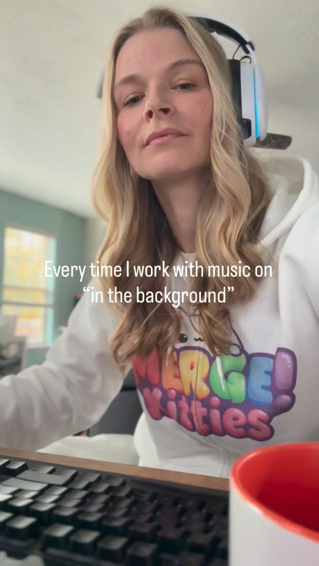 Not me performing a whole concert at my desk instead of reviewing analytics 🎶
.
.
.
.
#metahorizonworlds #vrgamedev #mompreneuer #womenintechnology