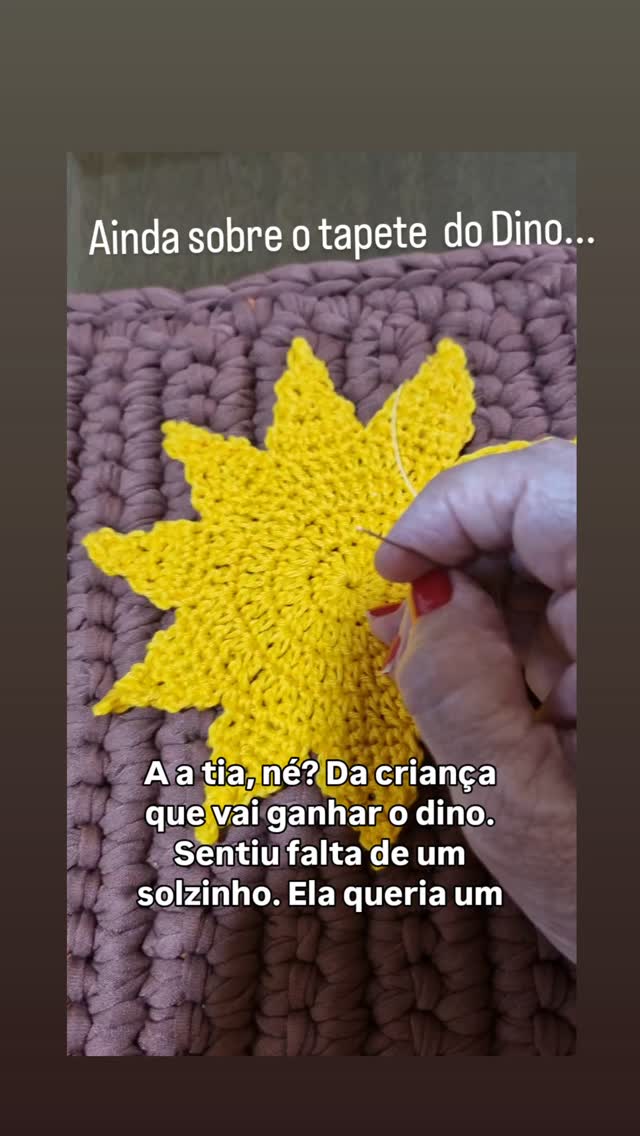 Um sol sempre ilumina! Adorei a ideia de acrescentar um solzinho nessa ilustração🥰.
#fiodemalha
#feitoamāo
#ludico