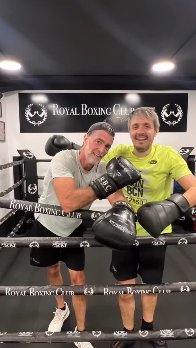 Los campeones van y vienen.
La casa permanece.
Royal Boxing Club lleva años uniendo a los ganadores de la Royal Golden Glove.
Aquí empiezan, aquí crecen
y aquí siempre regresan.
Durante años, este evento ha contado con el apoyo y la colaboración de Primavera Sound,
uniendo lealtad, música y deporte en una misma filosofía.
@primavera_sound #stylerbc #flowrbc #royalboxingclub