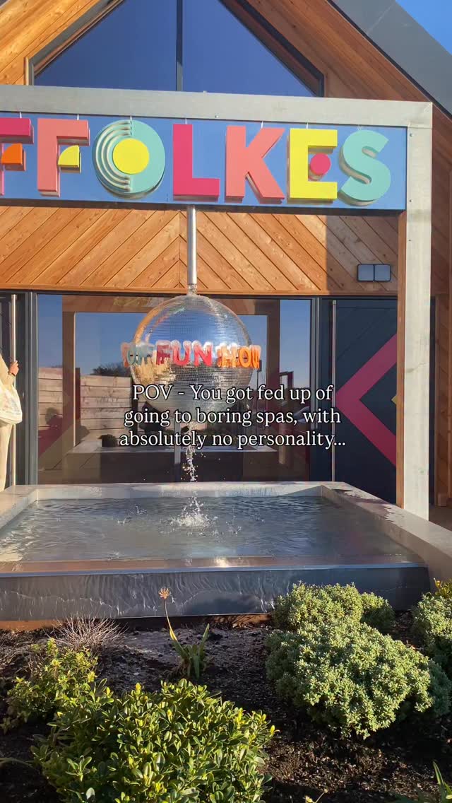 Controversially…I actually really struggle to relax in a spa 😂 I’m very high energy (ADHD confirmed) so instead of feeling zen, I usually get a dopamine hit. New environment, exciting, lots to explore, my brain bloody loves it. Plus I’ve got a whole value for money thing, so if I’m paying, I want to experience EVERYTHING, not just lie on a bed doing nothing.
That’s why I was SO excited to try the NEW Ffolkes Spa (only opened a few months ago). I’ve always loved The Ffolkes for food, it’s bright, bold, colourful, happy vibes, very much my kind of place and the spa totally lived up to it @theffolkes
Three of us went on Sunday and honestly…it blew me away 🤯 Such a sociable spa. The massive jacuzzi swim-up bar is unreal and such a unique selling point. I paid £175 for 5 hours (1.30pm – 6.30pm) which included unlimited pick & mix, unlimited coffee (huge win), towel & robe, foot spas, outdoor areas, themed rooms, plunge pool, a facial, a post-treatment chill room with sorbet & water beds AND a £25 food allowance each at The Ffolkes (Indian night — insane food) too 🙏🏼
You can do it cheaper without a treatment (around £120), cocktails are extra (Mai Tai was banging 🍹) and they also do twilight sessions. You can even stay overnight which would make the cutest weekend break!!
Not an ad, not gifted at all (I wishhhhhh, please spa gods 🙏🏼) but obvs sharing because I genuinely loved it. Cosy, great vibes, not too commercial and under an hour from home. Would absolutely rush back 🫶✨