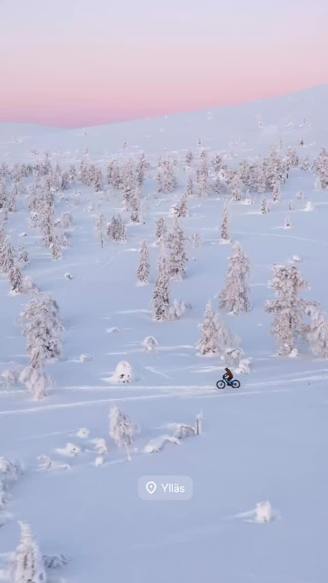 Arktinen ilma ei ole este – se on elämys ❄️
Ylläksellä inversio tuo kirkkaamman ja miellyttävämmän sään tunturiin. Nyt on mahdollisuus kokea todellinen arktinen kokemus – lähde retkelle meidän kanssamme.
🇬🇧 Arctic air isn’t a challenge – it’s an experience❄️
In Ylläs, temperature inversion brings clearer, more enjoyable conditions higher up on the fells.
Now’s your chance to experience the true Arctic – join us on a guided adventure.
#sisuoutdoor #sisukkaastiseikkaillen #visityllas #lapland #yllas