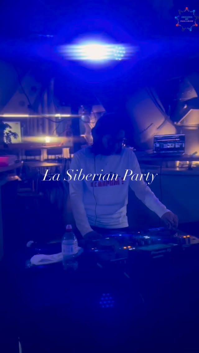 🎉 C’était la SIBERIAN PARTY 3.0 🎉
Quel bonheur nous avons eu de partager cette jolie fête à VOS côtés 🫵
Arrivée du Père Gel & de sa petite fille, un coucou de l’Ours et de nombreuses surprises, c’était un programme inoubliable 😱
�🔥 Merci à notre chère DJ
🔥 Merci à @restaurant_lesmachines pour sa fidèle collaboration
🔥 Merci à VOUS d’avoir répondus présents 🥹
On a déjà hâte de préparer la prochaine édition !😝
#siberianparty #chatenaymalabry #chatenay #soireerusse #associationmirfrancorusse
————————————————————
🎉 Это была SIBERIAN PARTY 3.0 🎉
Какое же счастье было разделить этот прекрасный праздник вместе с ВАМИ 🫵
Приход Деда Мороза и его внучки, привет от Медведя и множество сюрпризов — программа получилась по-настоящему незабываемой 😱
🔥 Спасибо нашему дорогому DJ
🔥 Спасибо ресторану @restaurant_lesmachines за верное и постоянное сотрудничество
🔥 Спасибо ВАМ за то, что были с нами 🥹
Мы уже с нетерпением ждём начала подготовки следующего выпуска! 😝