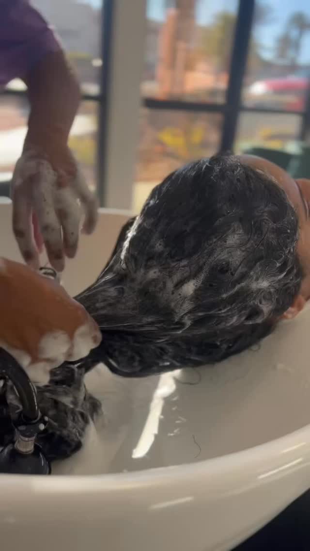 Did you forget these were Extensions ? 💁♀️✨💖
#ABlowDryBar #lasvegashair #lasvegasbeauty #blowdrybar #lasvegassalon