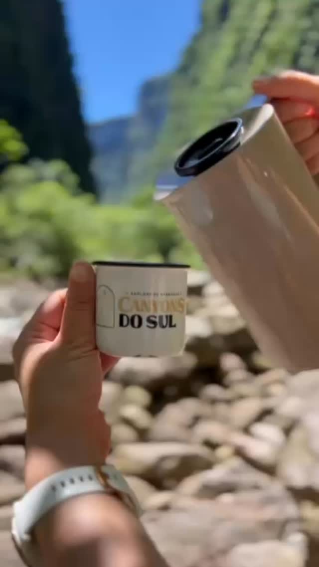 Procurando um bom lugar para tomar um café?
Temos opções incríveis aqui pelos Aparados da Serra. 😂
Registro na Trilha do Rio do Boi em Praia Grande, Santa Catarina.
Uma das trilhas mais incríveis do sul da #americalatina fica no Parque Nacional de Aparados da Serra.
#canyonsdosul #ecoturismo #santacatarina #aparadosdaserra