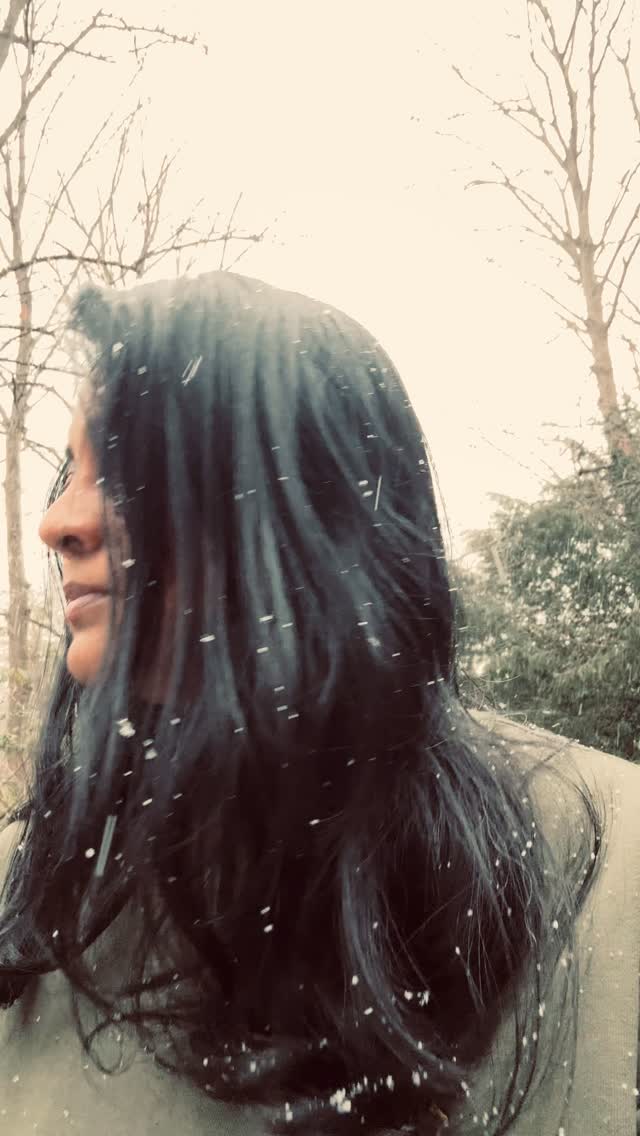 I can’t feel my toes! I don’t remember London being this cold last year ( or maybe I have short term memory )
So pretty but pretty annoying too if you don’t have the proper boots 🥾 and I don’t.
#stormgoretti