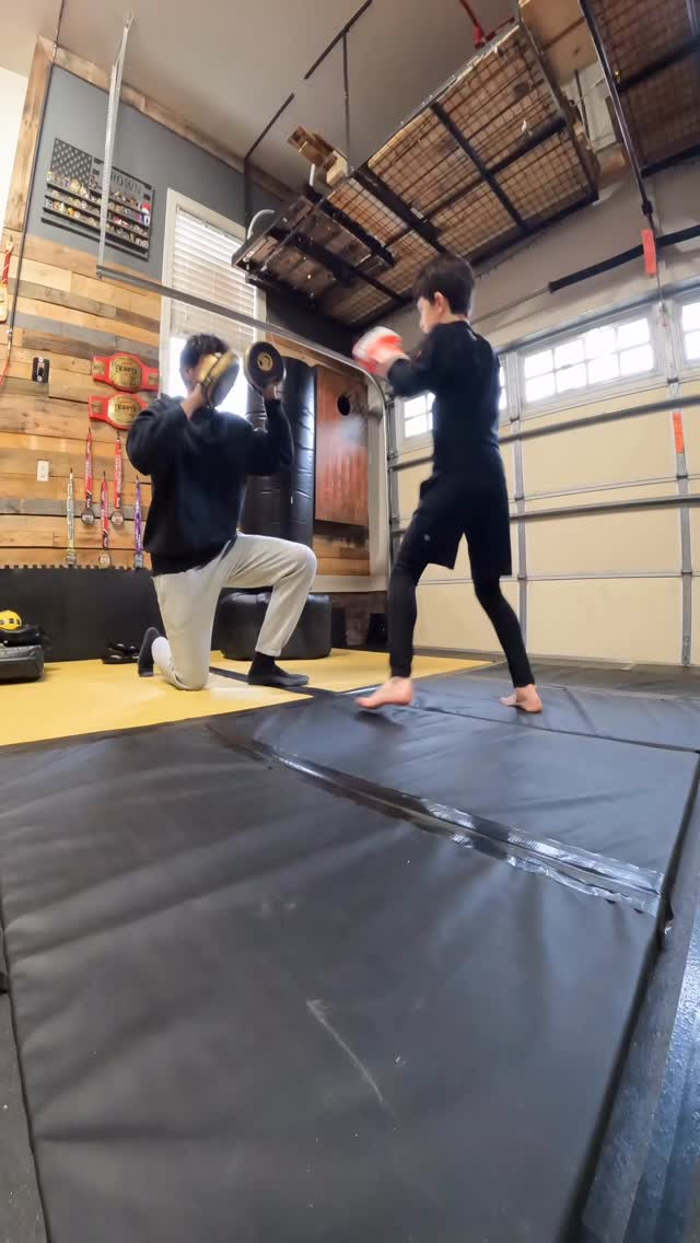 Kicking off 2026 with fresh energy and crushing it on the pads! 💥
Whether your athlete plays football, basketball, soccer, lacrosse, or any sport—this pad work builds explosive power, lightning-quick reflexes, sharper footwork, and unbreakable confidence that translates to EVERY field or court.
Parents: Start the year strong by giving your kid skills that go beyond one sport—discipline, focus, and resilience that last a lifetime. Who’s ready to level up in the new year? DM me to book a session! 👊🔥#MultiSportTraining #YouthAthlete #NewYearNewGoals BuildConfidence SportsPerformance MartialArtsTraining