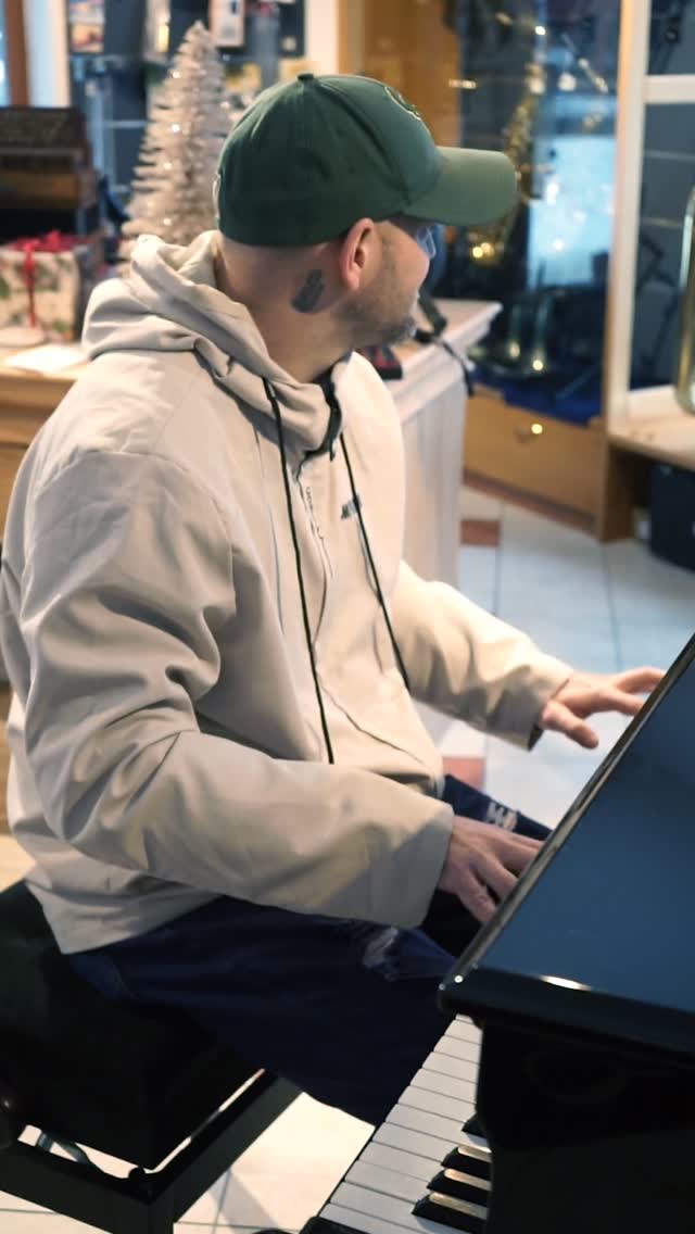 Neues Jahr, neue Musikwünsche 🎶
Ab in die Kommentare damit 👇
#zellamsee #musicstore #klavier #wunschkonzert #schürzenjäger