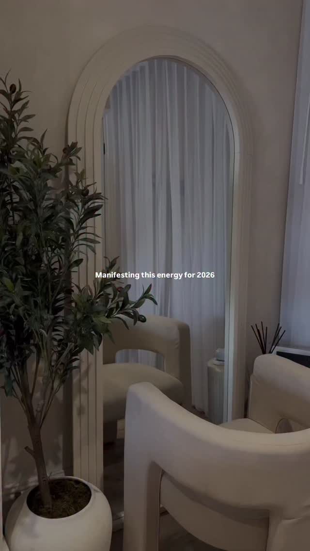 2026… The year for self love 🩷
Whether that be a new hair colour, facial, pedicure or Head Spa - We have you covered 🧖🏼♀️
#leedssalon #bradfordsalon #headspanearme #japaneseheadspa #hairspecialist