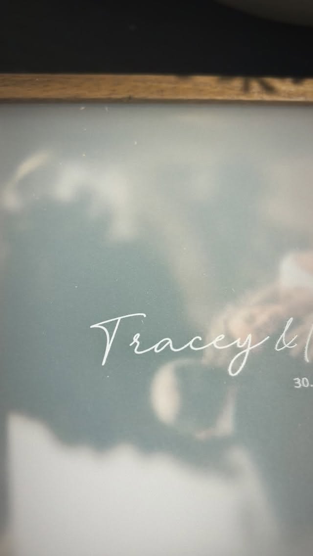 Weddings delivered differently
We take extra steps to deliver your photos. Because delivery matters. We know you’ll love this new USB box by @etchandink_