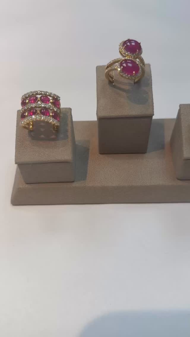 āø»
⨠Timeless elegance in threes āØ
Three radiant rings crafted in 18K yellow gold, adorned with rich rubies and sparkling diamonds. Each ring is designed to stand beautifully on its ownāan expression of classic luxury and refined craftsmanship.
A perfect Valentineās Day gift, celebrating love, passion, and everlasting beauty. ā¤ļøš
Shown exclusively at Alper Jewelryāļø
#RubyRing #DiamondRing #FineJewelry #gemstonerings #LuxuryJewelry