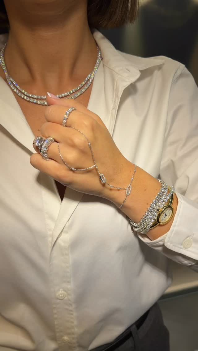 Radiate self-love, turn heads and make statements.
#diamondjewelry #tennischain #solitaireantwerp #antwerpjewelry #antwerpshopping