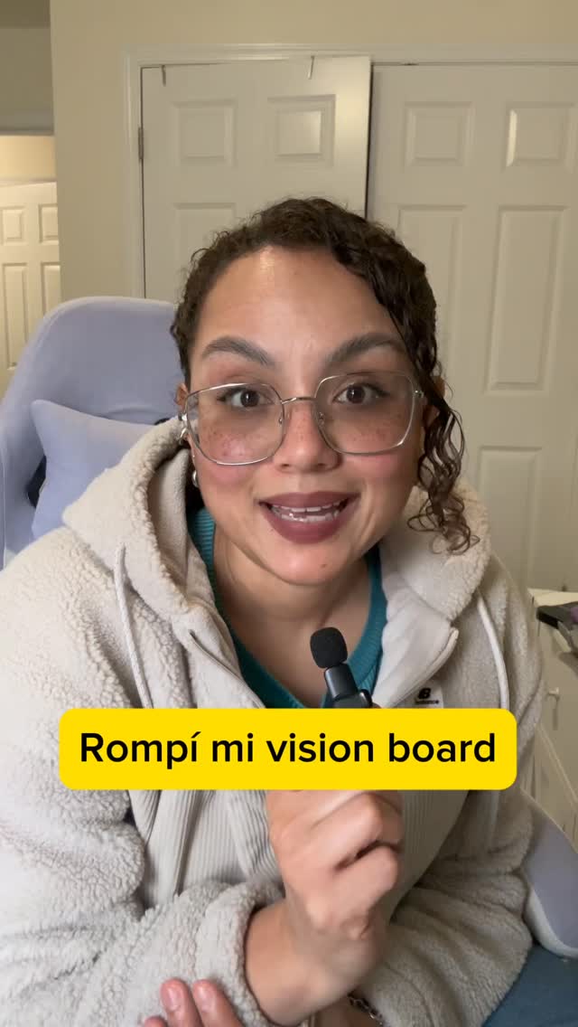 Renovando mi visión con propósito.
En Proverbios 1:7 aprendemos que la sabiduría comienza con el temor a Dios. Rompí mi vision board y lo reconstruí para alinear mis metas con el llamado divino en esta temporada. Te invito a reflexionar sobre tus propias metas, buscar sabiduría en la presencia del Señor y, con esa guía, trabajar con intención y propósito. ✨🙏 #SabiduríaDivina #PropósitoVerdadero #larutaproductiva #empreproductiva #productividadlaboral