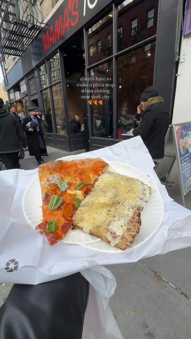 No NYC trip is complete without a pizza stop! @mamas_too served up the perfect Vodka Sauce Pizza with a crispy crust and the rich, flavorful Cacio e Pepe slice. A must-try for New York-style pizza lovers. 🍕🗽
#newyork #pizza #newyorkcity #nycpizza
#restaurant