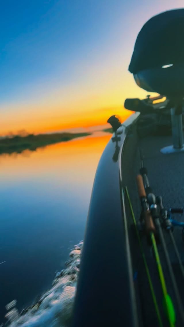 When you get a text at 4:30 am “You Working Today?” Just say 1. “No!” 2. Just say “Yes!” Before the next question is asked cause it means Speck fishing with Dan The Man. Appreciate the invite my dude always a great time and fellowship #crappie #goodtimes #goodfriends #fyp #sunrise