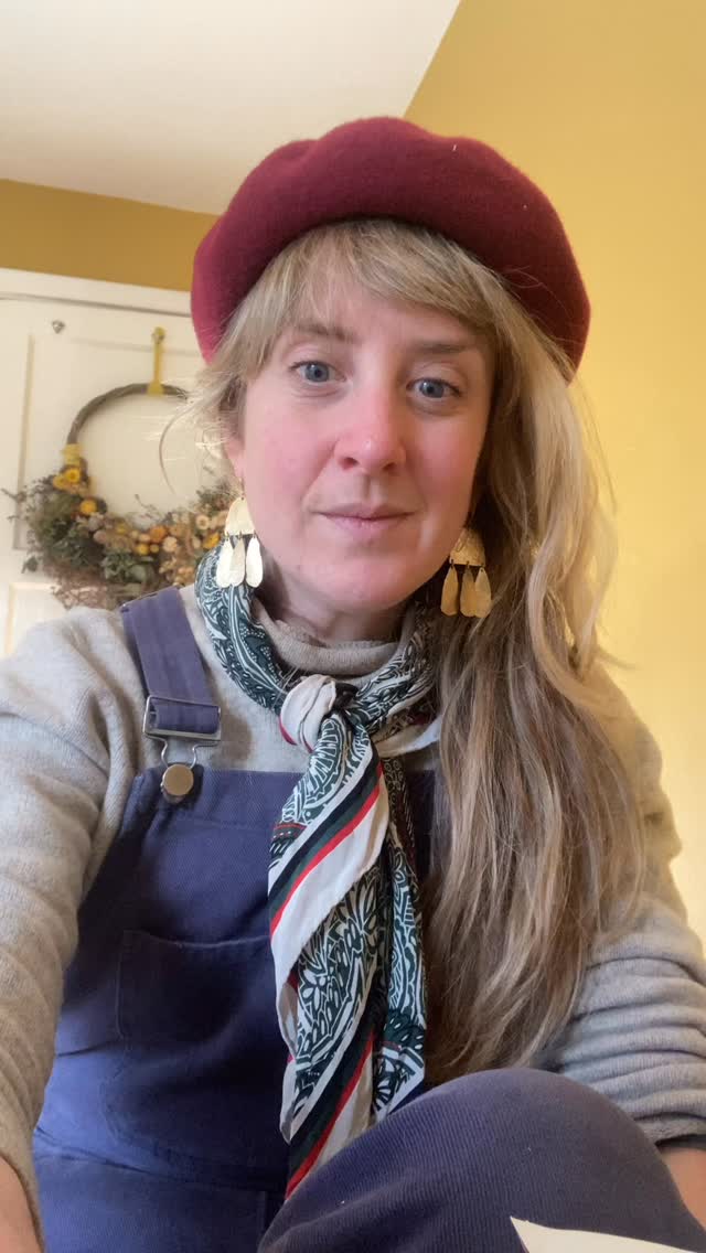 2026 Here I come! My work this year is to connect creativity, nature and community. To bring people together to make using nature’s abundance with spirit, authenticity and care. Send me a message if you want to sign up to my newsletter or to learn more about upcoming workshops.
#naturaldye #weaving #oakgallink #basketweaving #creative