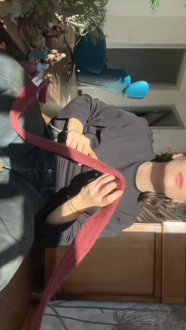 le provo, le giro, le annodo.
le sophie scarf sono fatte così:
morbide, leggere, in lana d’alpaca
e soprattutto personalizzabili.
una non basta mai💙