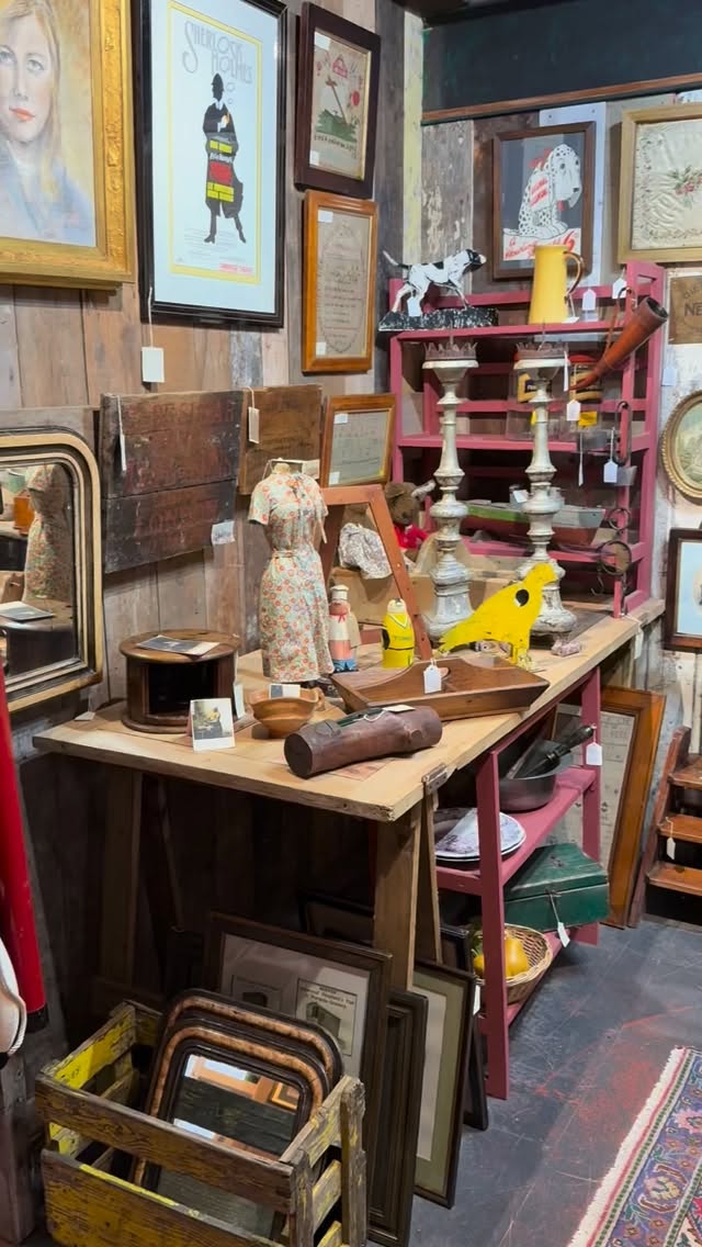 Carefully look through @samplers_treen_aeib space here at @theantiquevillagedevon to find a quirky mix of interesting, affordable antique & vintage pieces that are both lovely to look at and still serve a useful purpose.
www.theantiquevillage.co.uk
#AntiquesAndVintage
#vintagefinds #interiors
#needlework #samplers
