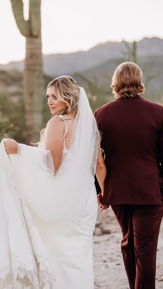 Your wedding photos, but make it desert romance. @thevenueatchilleens offers a breathtaking space where couples are surrounded by the beauty of the desert—an unforgettable backdrop for timeless portraits.