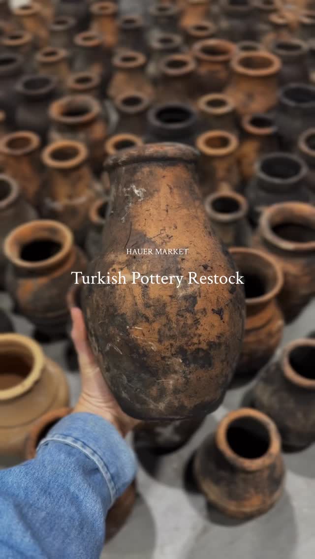 Hand-gathered vintage Turkish pots, shaped by time and place, newly arrived. This collection of vintage Turkish pottery & rugs, quietly worn and beautifully imperfect, now here at @hauermarket 💫
#turkishwholesale #turkishpottery #antiqueshop