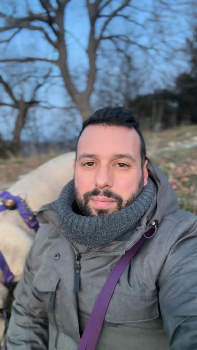 Amiamo i cani perché ci ricordano cosa bisogna fare per essere felici
Sei d’accordo? Scrivimelo ne commenti 👇🏼
#educazionecinofila #bosco #canifelici #giudizio #dogcoach