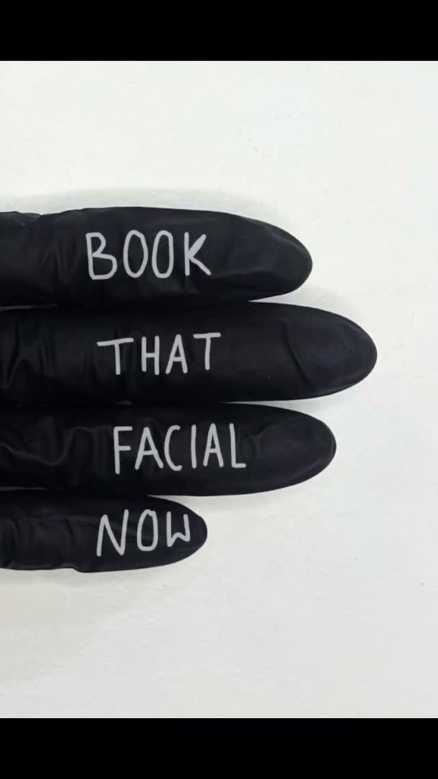 Start your year with a facial #selfcare #loveyourskin get that #GLOW PROMO $15 off any facial you book on my website www.virisbeauty.com @viris.beauty