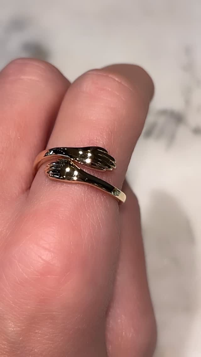A hug is a powerful, wordless expression of love, comfort, and connection. A wordless expression of “I love you” & “I’m here”. 🤍💫
#Nataliajewellers #bycoreyg #hugring #southsurreyjeweller #vancouver