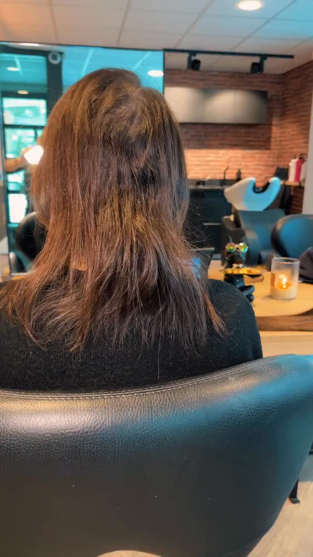 Before
Bruin haar, kort en zonder volume.
Futloos, geen shape, niks spannends.
After
Mooi lang bruin haar met zichtbaar volume.
120 gram, 2 weften.
Vol, zacht en natuurlijk vallend. Precies zoals het hoort.
Totaal €490,-
Alle kleuren op voorraad.
Afspraak maken -> DM
hashtags:
#weften
#hairextensions
#hairtransformation
#beforeandafterhair
#volumehair