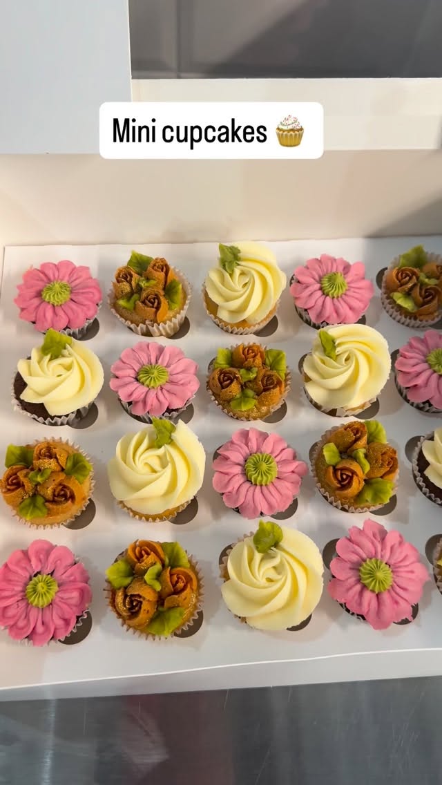 #minicupcakes #angiescupcakes77 #dessertnouvelan #dessertreveillon #cupcakesfleurs