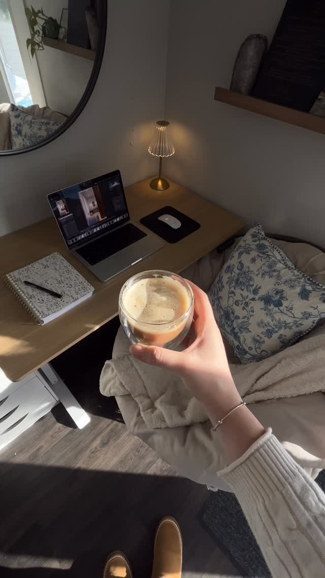 After a much needed break over the holidays we are back at the desk and nothing seems more fitting then a cup of coffee (or twelve) to get us through the day 🥲☕️
How are we feeling after the holidays?