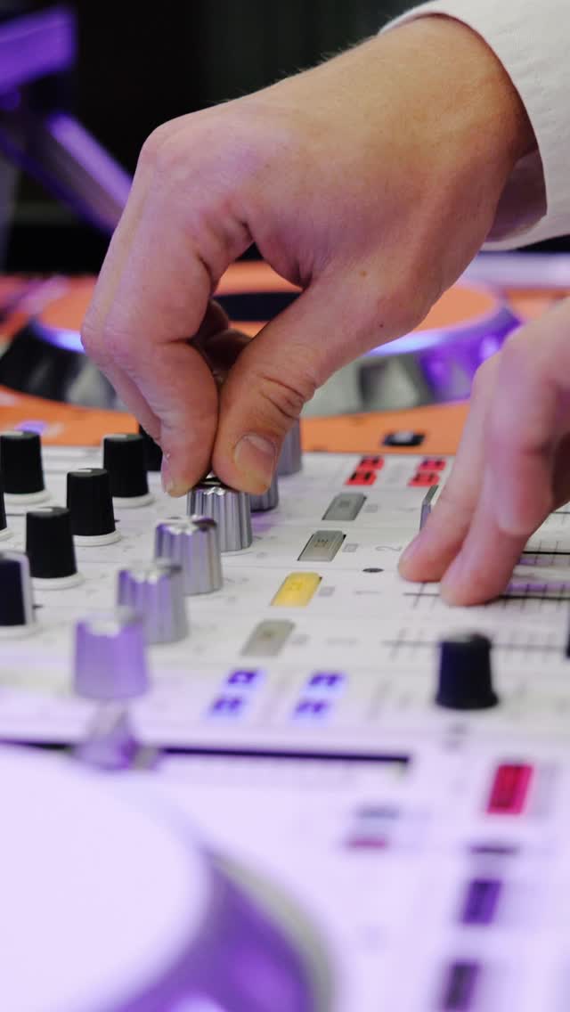 Counting down the days til wedding season hits again.
Big thanks to best wedding photographer @viflwr for the video.
#multilingualdj #wedding #weddingdj #reginawedding #saskatoonwedding