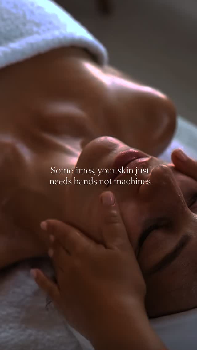 Slow touch, intentional movements and treatments designed to restore skin function. Giving your skin exactly what it needs 🤍