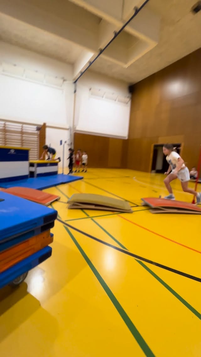 Libertà, a volte basta solo quella per vedere dei bambini felici #parkourkids #bambiniparkour #ticino