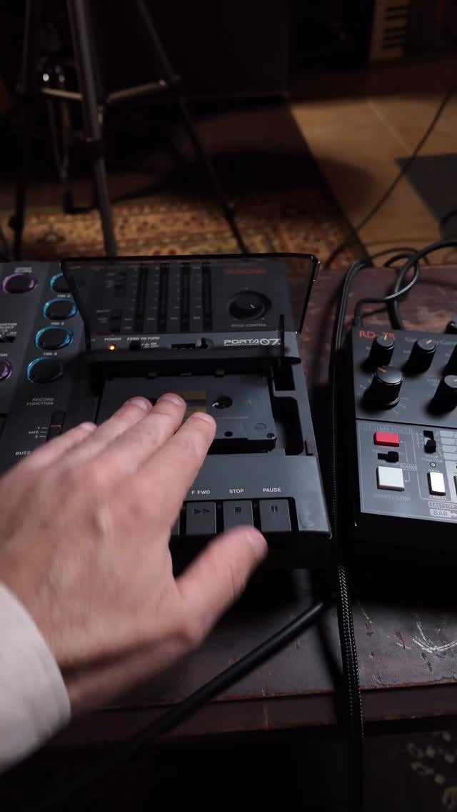 Bringing it all the way back to the basics to kick off the new year ... 4-tracks, one mic, a few instruments. The stringed one is a baglama (I think)—a gift from Simon’s godfather 🙏
#4track #producer