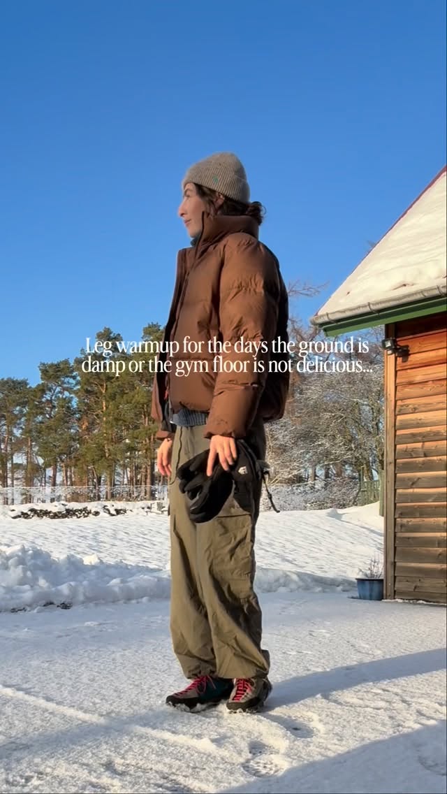 Here’s a lower body warmup for when the ground is wet, the gym floor is funky or you don’t have a lot of space.
I’m not saying you’re going to look cool but you’ll feel better for it ;)
❄️