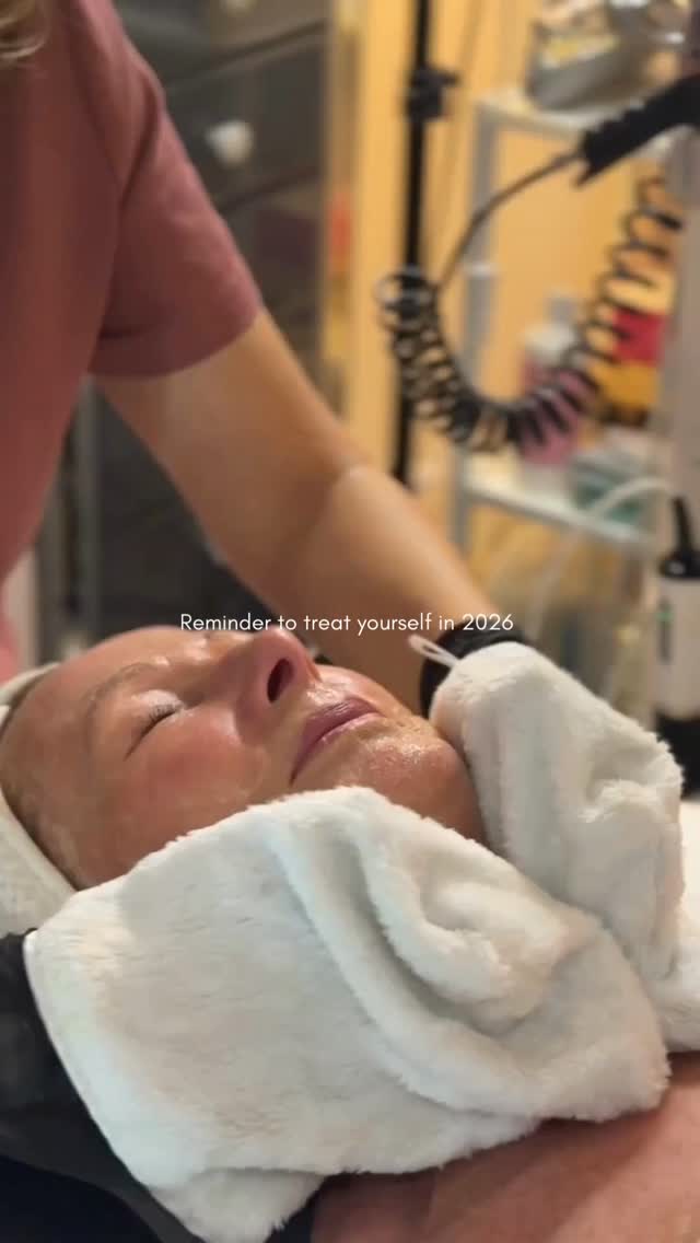 May 2026 be filled with self-care moments ✨
From facials and massages to fluffy brows, long lashes, and that signature House of Muse glow.
Book your next appointment with us.