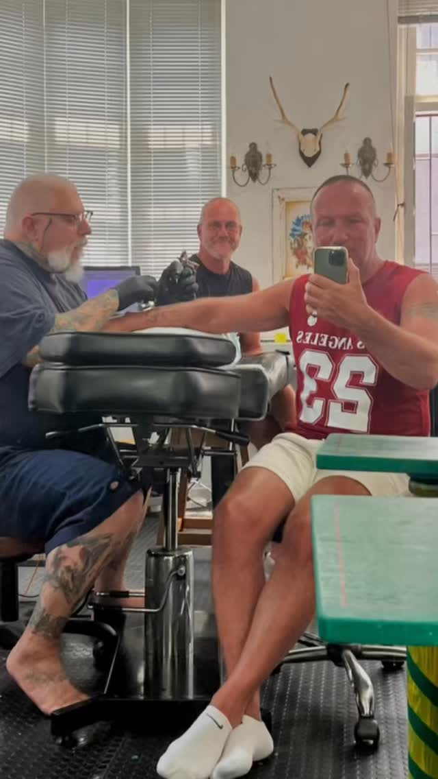 It's always a pleasure having Maarten & Pascal in the studio when they visit from the Netherlands. I got to finish Pascal's Polynesian back piece and did a lovely floral for Maarten in rememberance of his Mom 🥹
See you next time guys 😎
#capetowntattoo #capetowntattoostudio #tattoossofinstagram #capetowntattooartist #mrluckystattoo