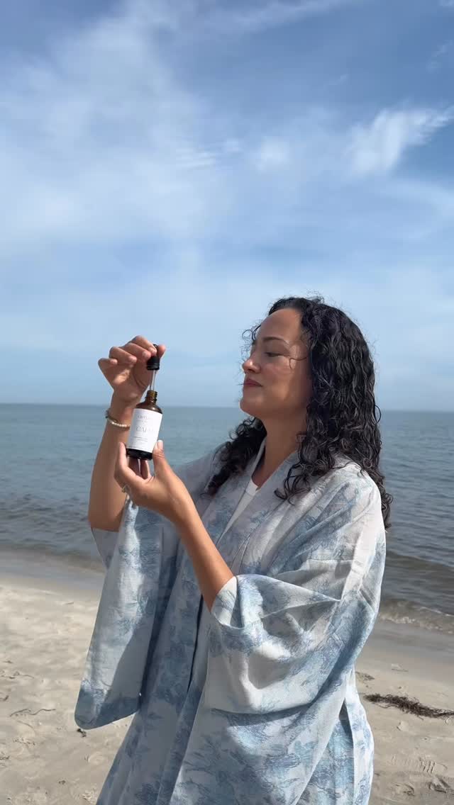 CALM🌿is a nourishing & supportive formula that calms the body & mind, relieves stress & helps heal the harmful effects of long-term & chronic stress. This herbal tincture is created to support yin.
🌿Calm is also perfect to take in the evening before bedtime or when needed for anxiety, stress, insomnia, difficulty staying asleep, light sleep, worry and heart palpitations.
It promotes deep & restorative sleep & can also stop night sweats.
🌿Can you use it during the day? Yes you can, it’s absolutely fantastic to use during the day to relieve the feeling of stress, heart palpitations & anxiety.
🌿During stressful periods CALM can be used to reduce the secretion of stress hormones such as cortisol and instead promote calm to the nervous system.
Comment below if you have any questions or send us a dm🌿
We are happy to help🤍
•
•
•
#örtriket #tcmwellness #tcm #herbalists #herbaltinctures #tincture #herbs #örter #health #hälsa #hälsakroppsjäl #calm #stress #hälsaochlivsstil