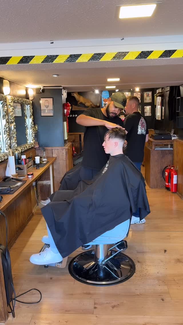 We survived our first week back in January ✔️ and it’s been a wonderfully busy one!
We have a few appointments available tomorrow (Saturday) for a weekend trim ✂️ Drop us a DM or book via our online booking system.
#royalsbarbershop #barbershoproyals #barbershopconnect